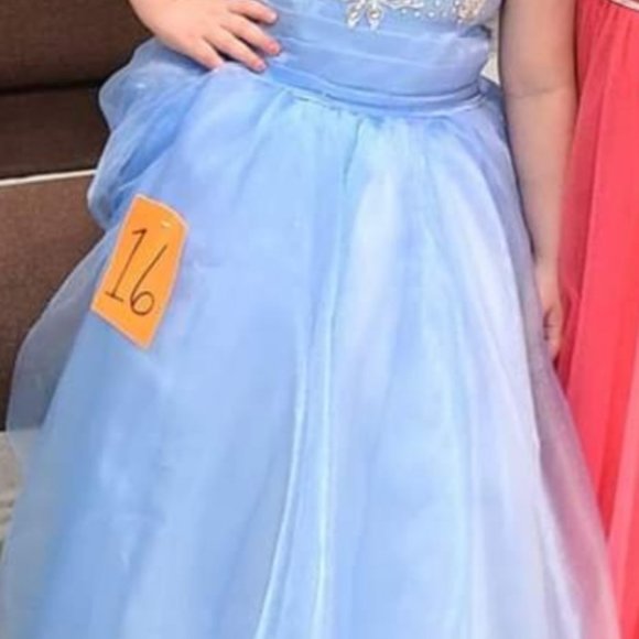 Pageant gown size 8/10 - Picture 2 of 3